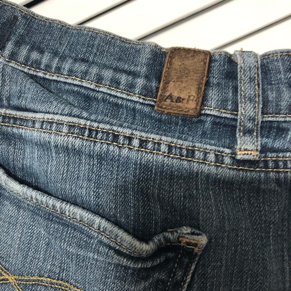 Abercrombie & Fitch 4L Straight Leg Erin Jeans - Picture 3 of 4
